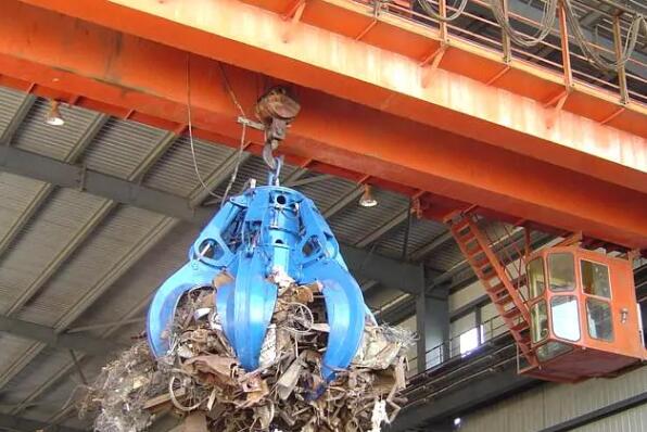 雙梁抓斗橋式起重機電動機的絕緣層構(gòu)造，是根據(jù)電流量尺寸或是工作電壓多少明確?