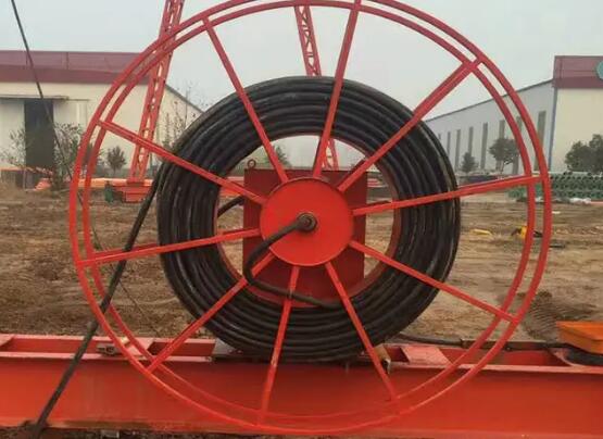 龍門(mén)吊的龍門(mén)吊電纜卷筒的基本工作原理是什么？