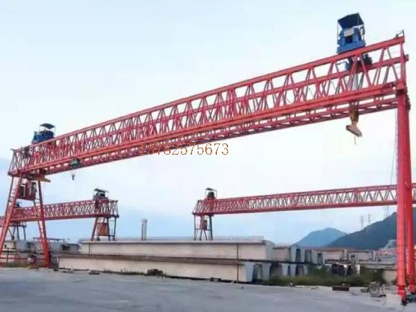 龍門吊門式起重機(jī)如何進(jìn)行定期**檢查？